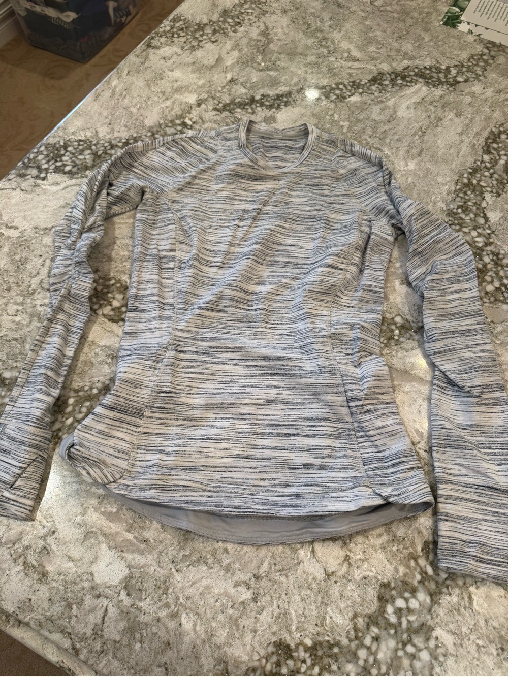 Women’s Heathered Long-Sleeve Crewneck Top - Light Gray